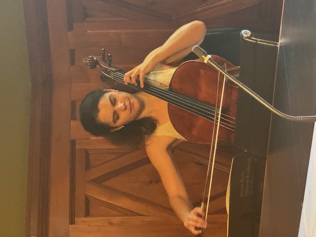 Estelle am Cello